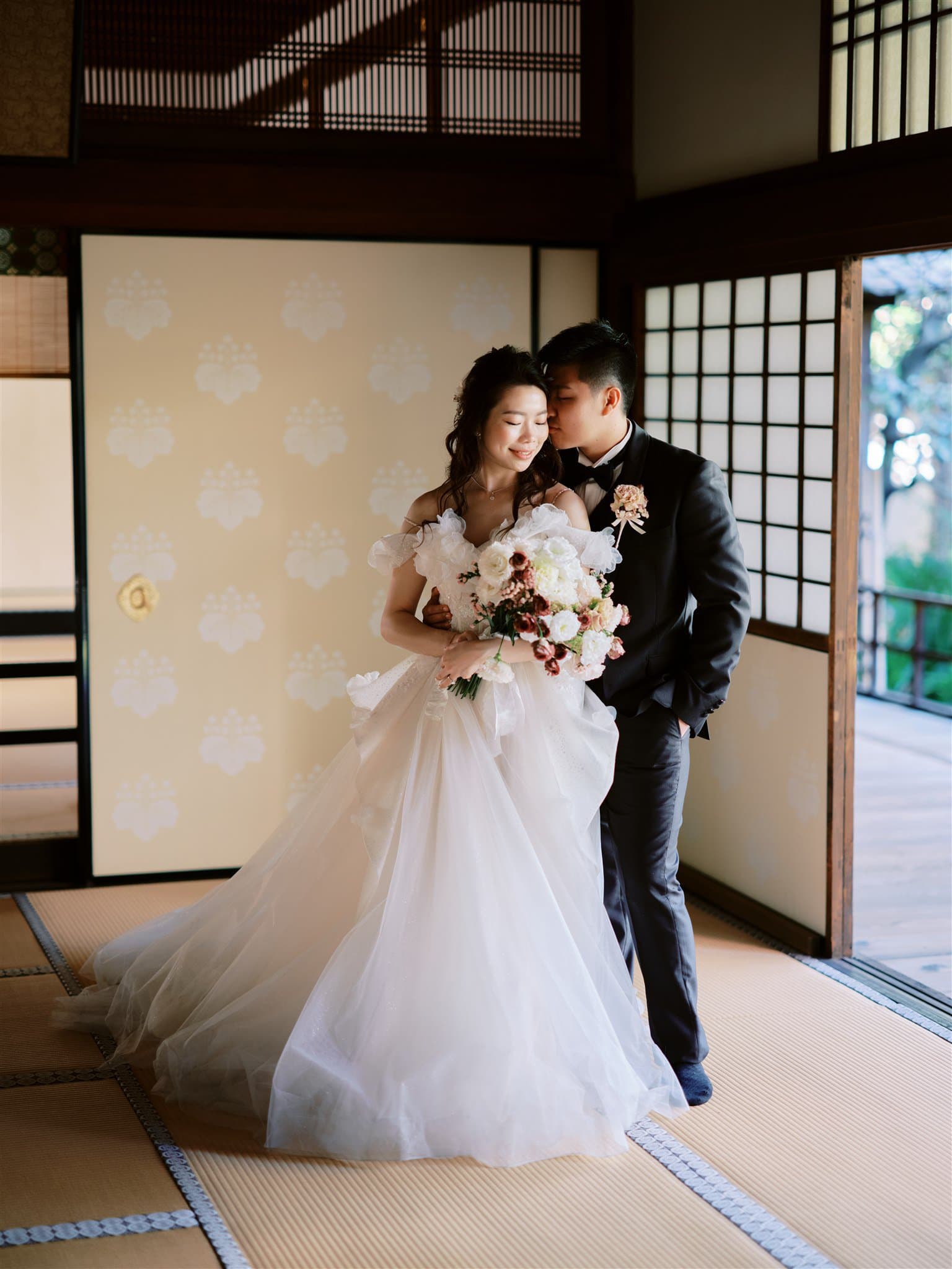 Kyoto Tokyo Japan Elopement Wedding Photographer, Planner & Videographer | An enchanting Japanese elopement captured by a talented photographer.