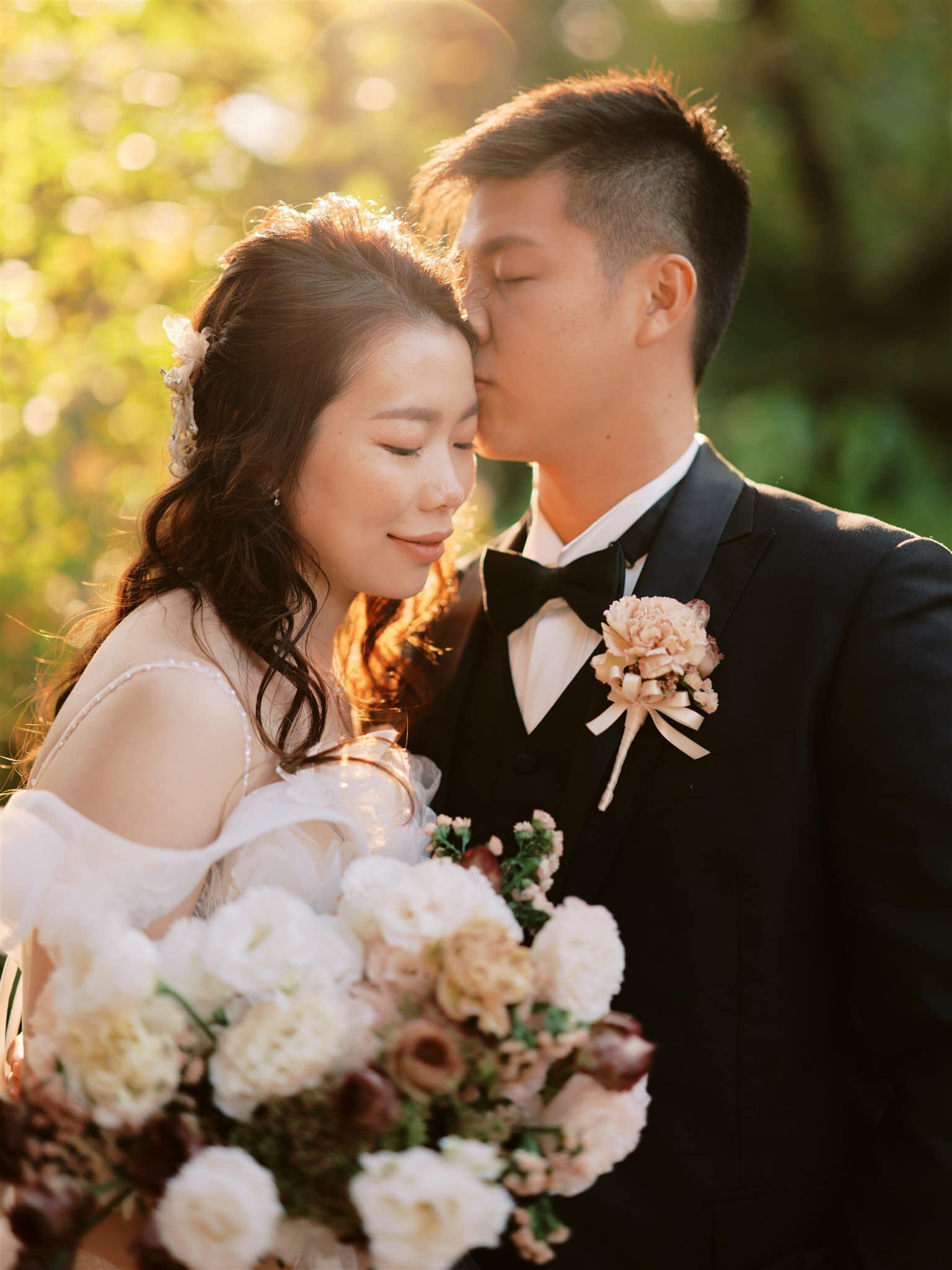 Kyoto Tokyo Japan Elopement Wedding Photographer, Planner & Videographer | A bride and groom kissing in the sunlight captured by a talented Japan elopement photographer.
