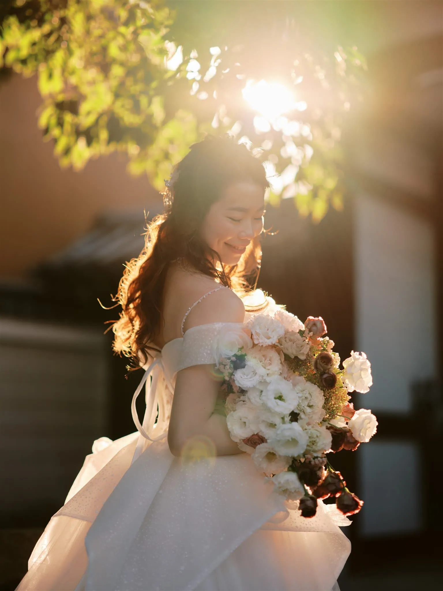 Kyoto Tokyo Japan Elopement Wedding Photographer, Planner & Videographer | A Japan elopement photographer captures a bride in a white wedding dress holding a bouquet.